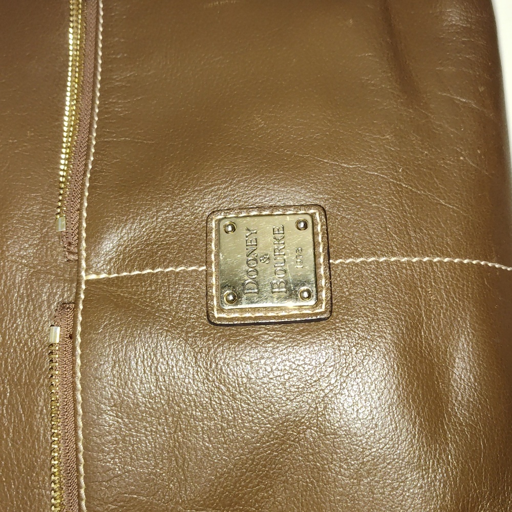 Brown Dooney and Bourke Dillen Pocket Sac Brown Leather Bag - Picture 2 of 15